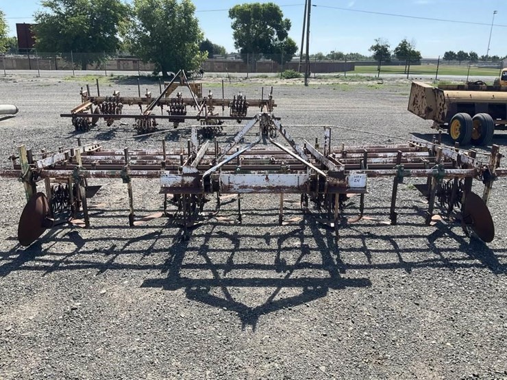 custom-3-pt-3-row-60"-cultivator-image-2