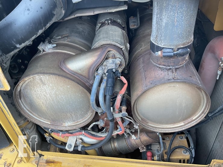 2015-caterpillar-d6t-xl-image-21