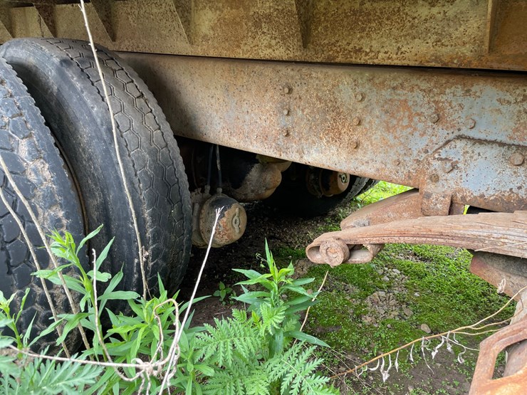 #1381-•-international-f-2674-tri-axel-dump-truck-image-47