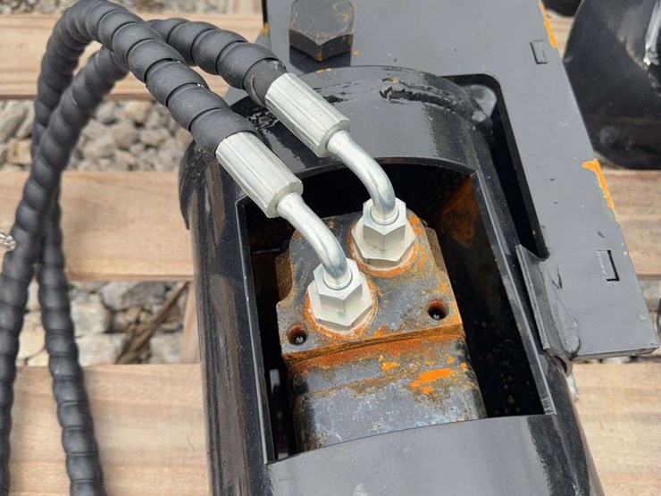hydraulic-earth-auger-attachment-with-dual-augers-image-2
