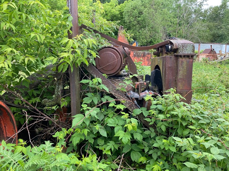 #1622-•-mack-engine-powering-portable-chipper-image-6