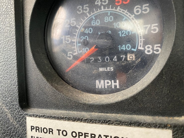 #1561-•-1988-international-boom-service-truck-image-33
