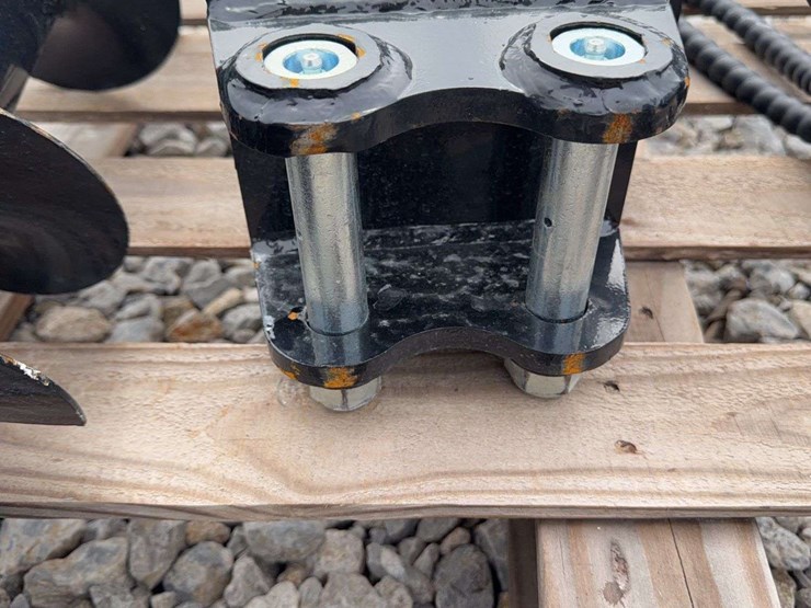 hydraulic-earth-auger-attachment-with-dual-augers-image-4