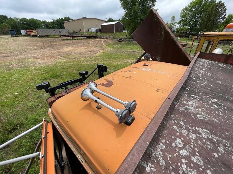 #1381-•-international-f-2674-tri-axel-dump-truck-image-81