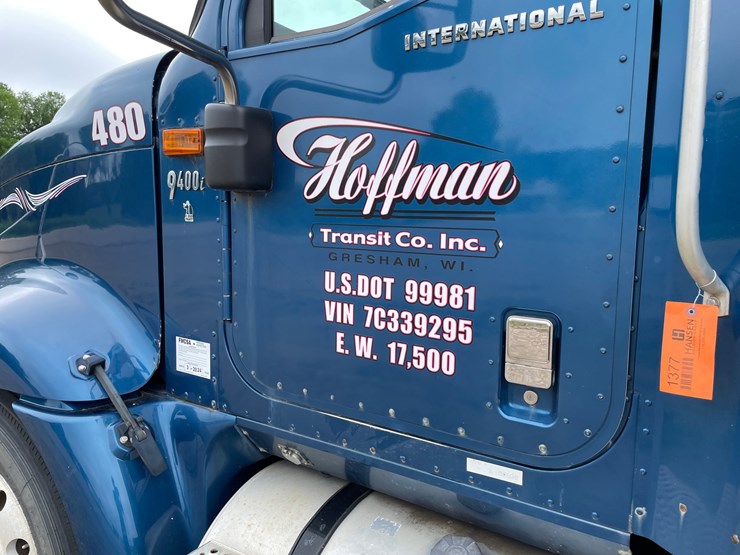 #1377-•-2006-international-9400i-6x4-sleeper-cab-semi-tractor-image-35