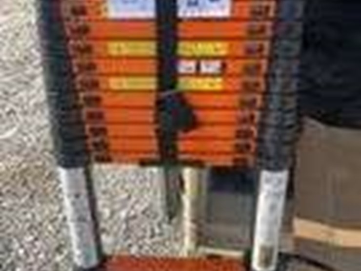 13-step-single-side-telescoping-ladder-image-1