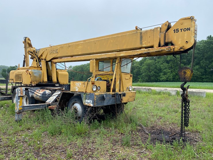 #1558-•-grove-15-ton-crane-image-2
