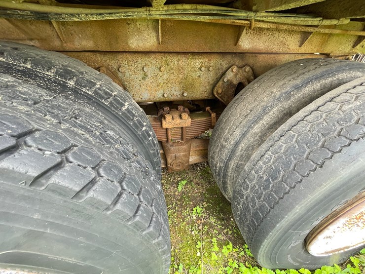 #1381-•-international-f-2674-tri-axel-dump-truck-image-32