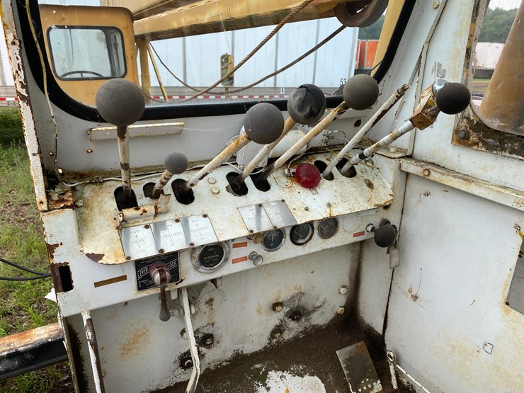 #1558-•-grove-15-ton-crane-image-7