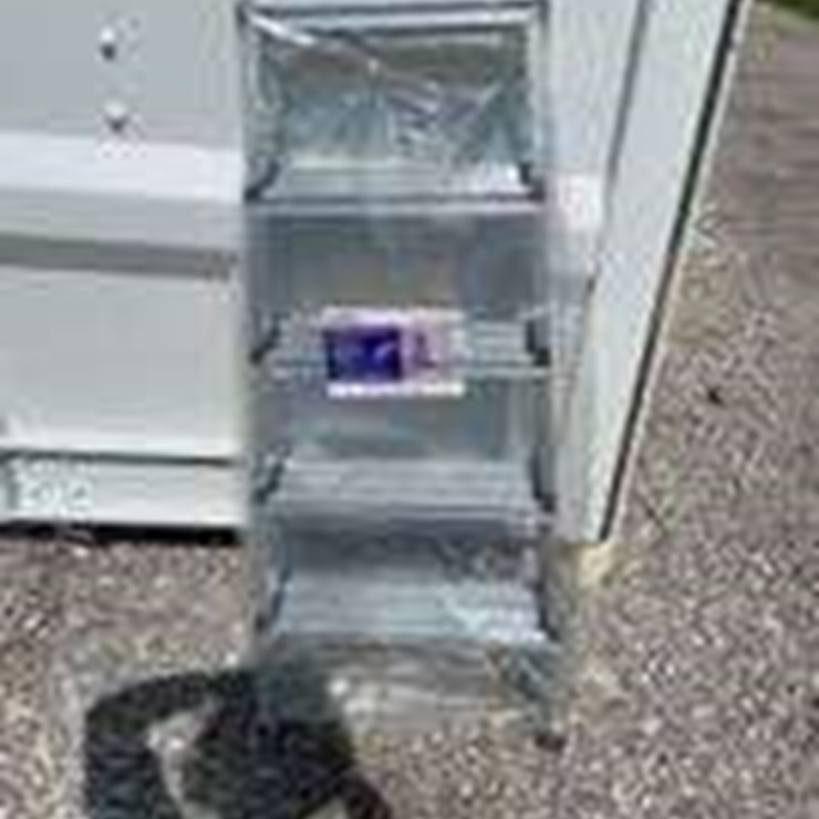 Folding step ladder