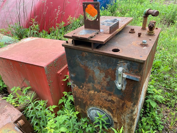 #1590-•-(4)-metal-tanks-and-scrap-iron-image-11
