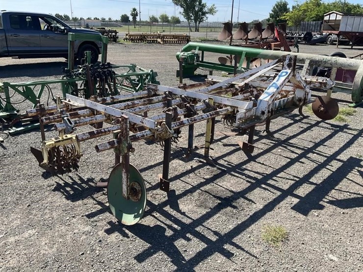 custom-3-pt-3-row-60"-cultivator-image-3