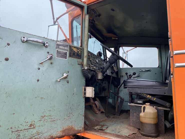 #1569-•-oshkosh-semi-tractor-image-7