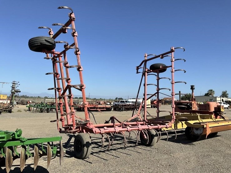 allis-chalmers-30'-fold-up-field-cultivator-image-4