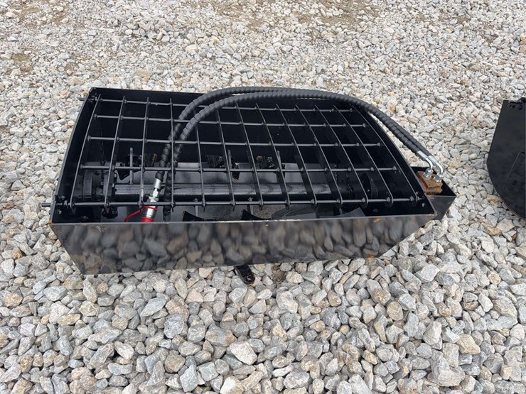 hydraulic-concrete-mixing-bucket-attachment-image-2