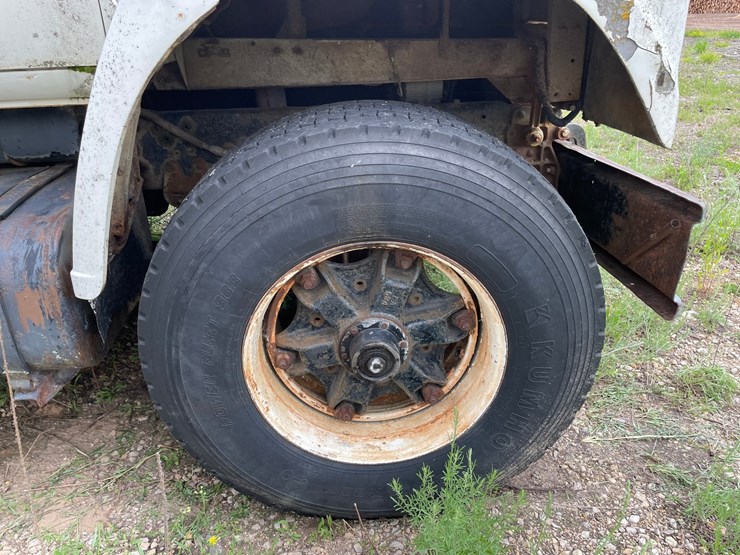 #1392-•-1974-fleetstar-2070a-tandem-axel-dump-truck-image-19
