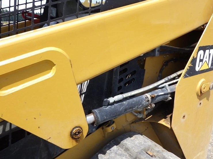 2017-caterpillar-239d-image-13