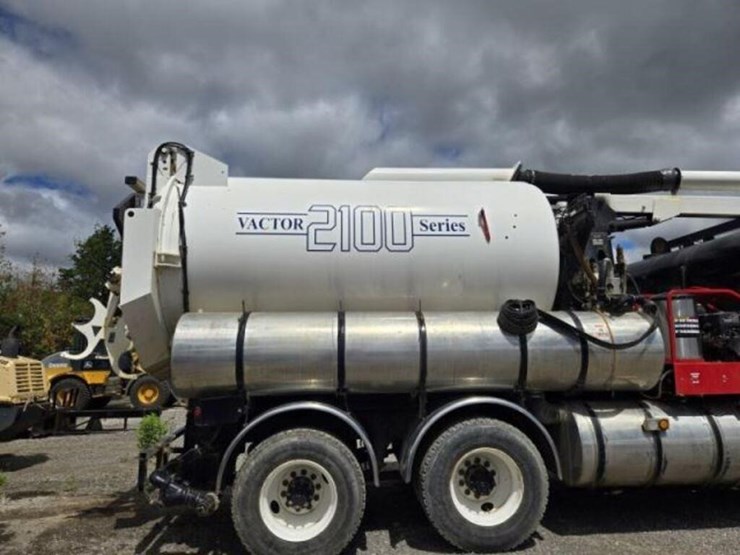 2002-freightliner-fl80-image-6