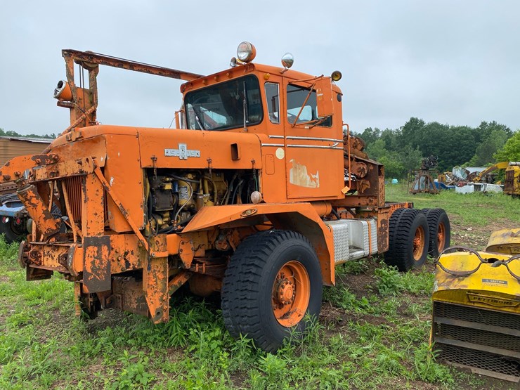 #1569-•-oshkosh-semi-tractor-image-1