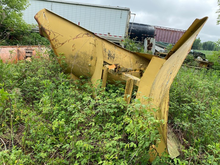 #1624-•-l/w-10'-8"-front-v-plow-image-4