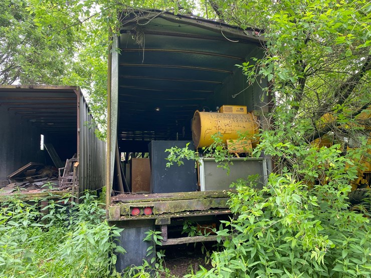 #1637-•-semi-trailer-with-contents-(no-title)-image-2