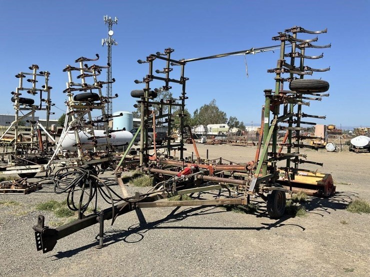 glencoe-30'-fold-up-field-cultivator-image-3