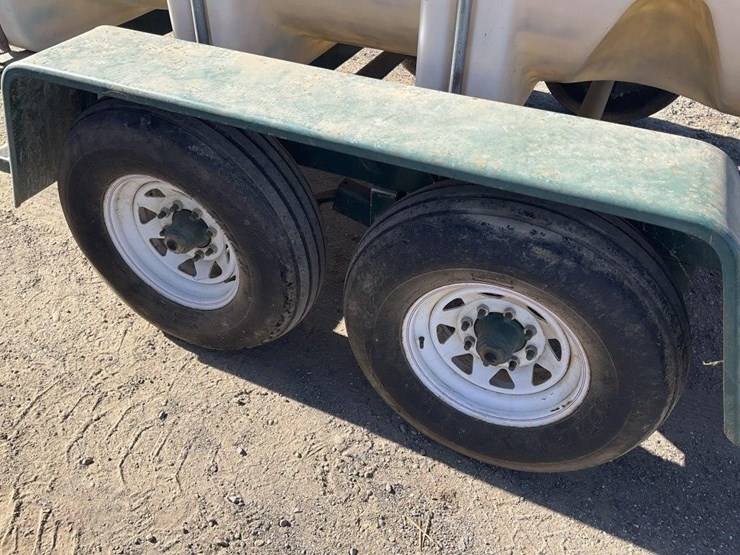pbm-1600g-poly-tank-trailer-image-10