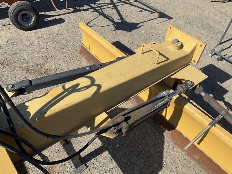 custom-9'-3-pt-6-way-hyd.-angle-blade-image-7