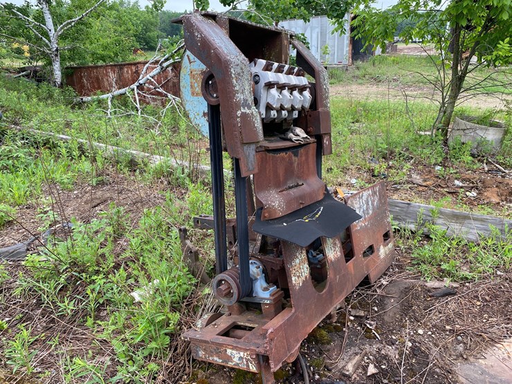 #1579-•-wood-chipper-with-electric-motor-image-2