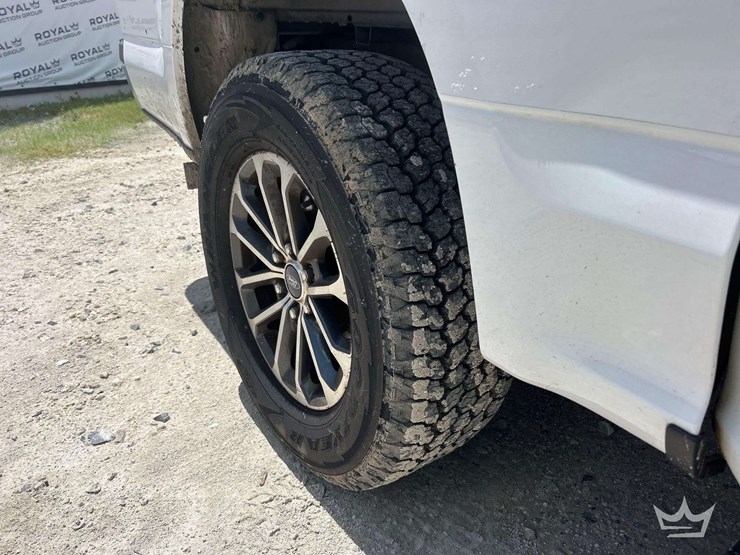2020-ford-f150-image-27