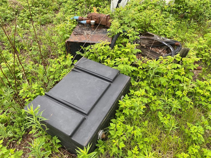 #1585-•-(2)-tanks-image-2