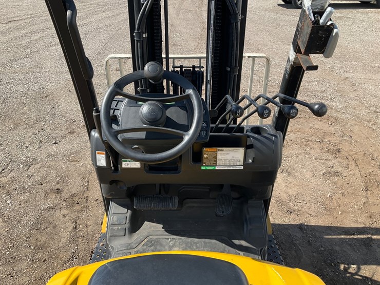 #1388-•-2014-yale-glc040sv-forklift-image-27