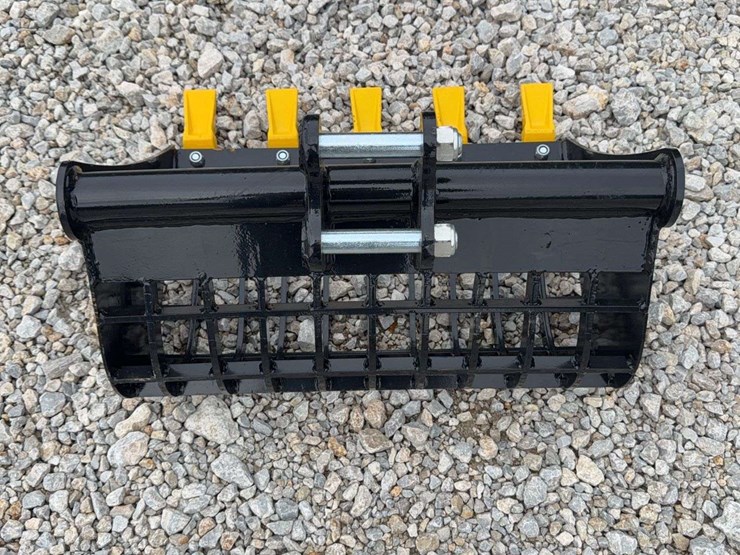 mini-excavator-skeleton-rock-bucket-with-teeth-image-2