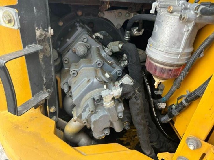 2014-deere-85g-image-35