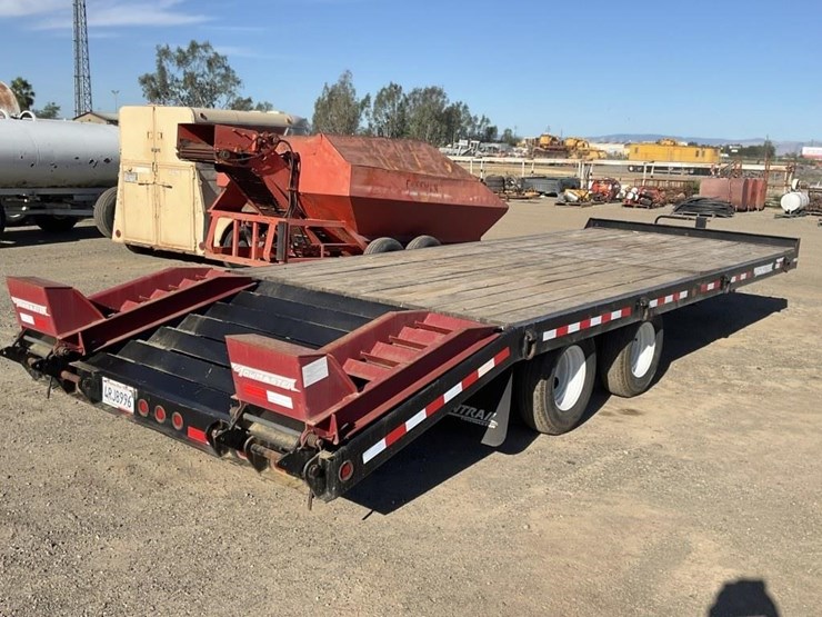 towmaster-8.5'x25'-equipment-trailer-image-6