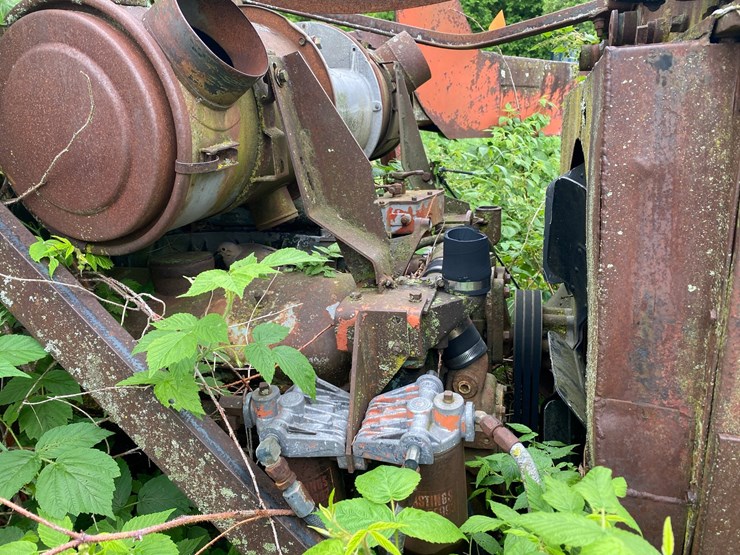 #1622-•-mack-engine-powering-portable-chipper-image-8