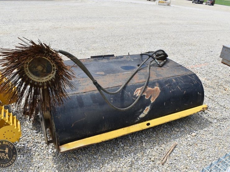 skid-steer-broom-45622-image-1