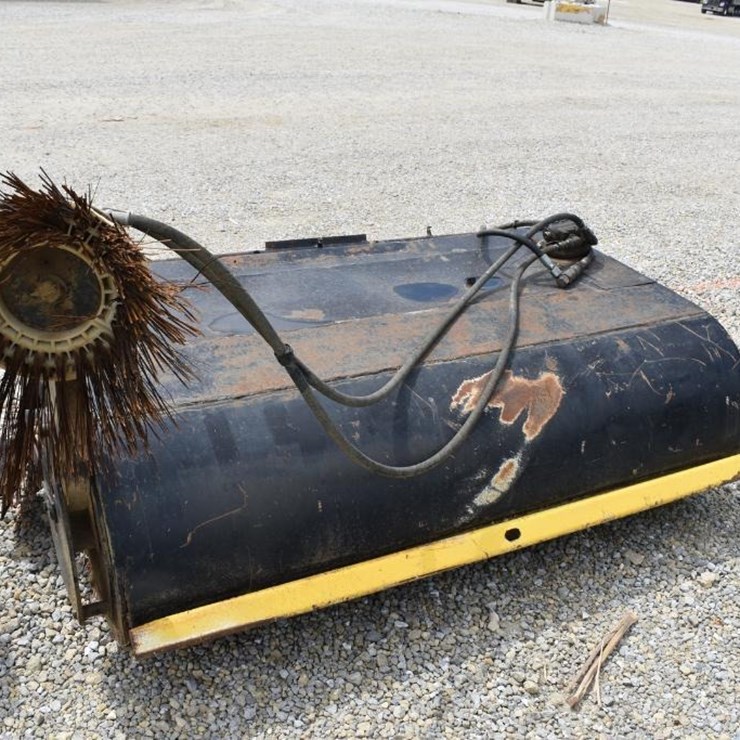 SKID STEER BROOM 45622