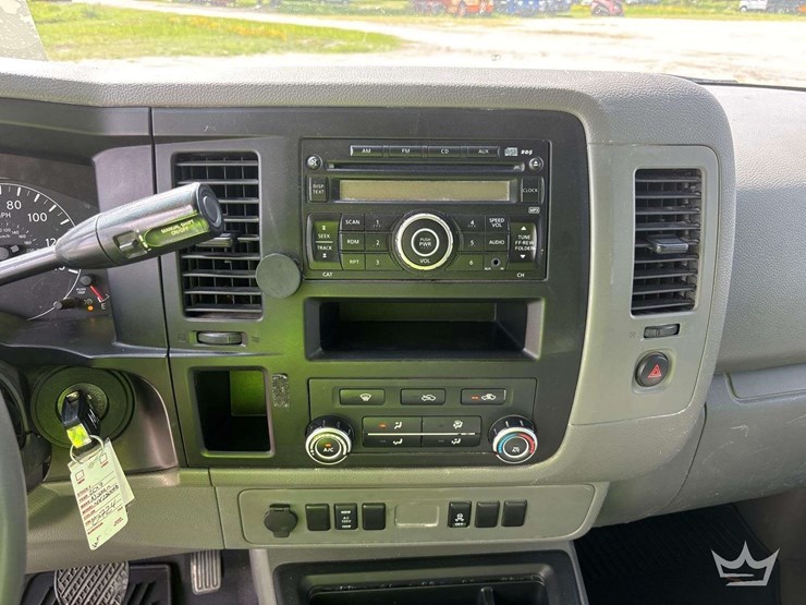 2017-nissam-nv2500hd-cargo-van-image-25