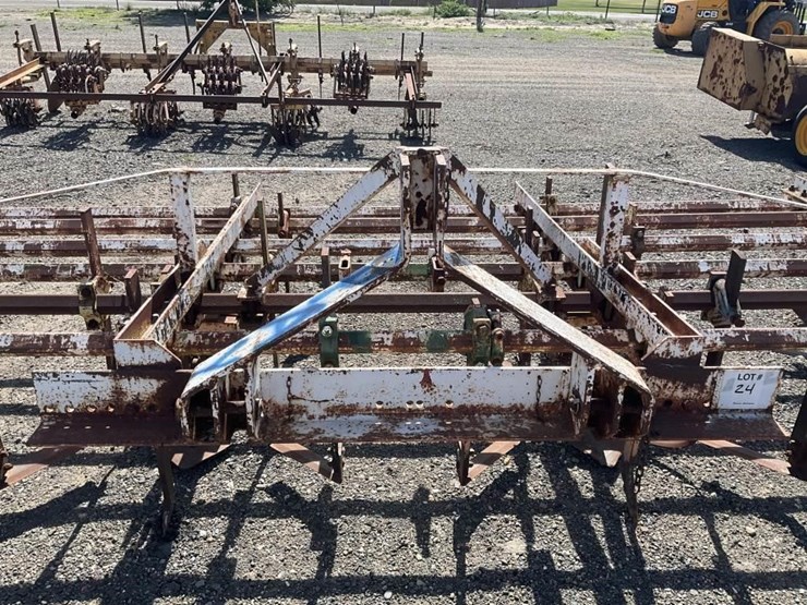 custom-3-pt-3-row-60"-cultivator-image-8