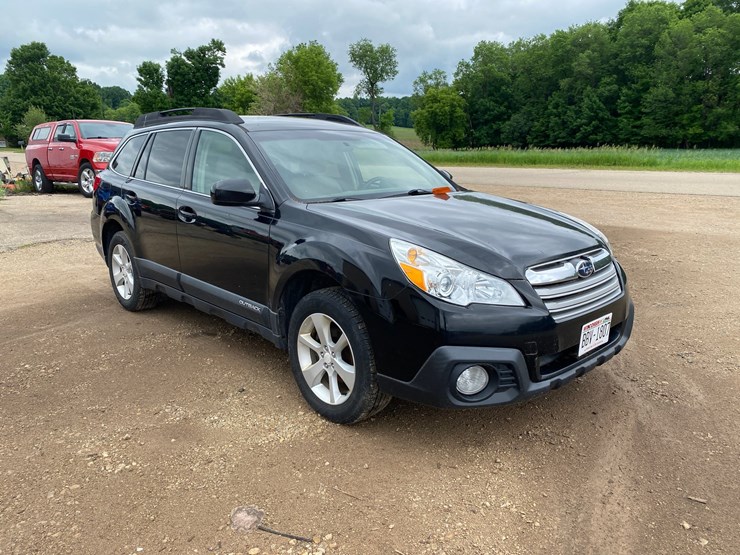 #1394-•-2013-subaru-outback-all-wheel-drive-image-2