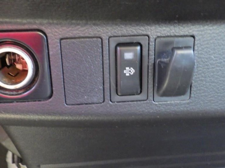 2015-hino-338-image-34