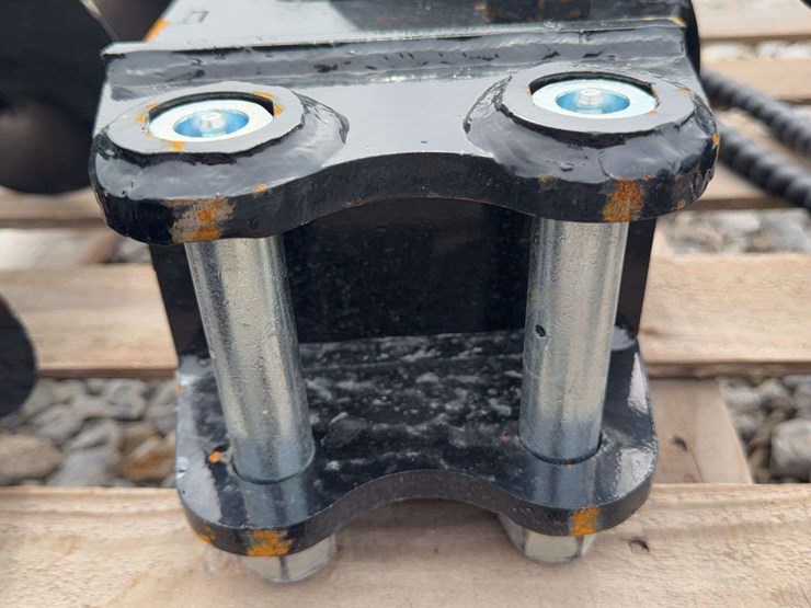 hydraulic-earth-auger-attachment-with-dual-augers-image-4