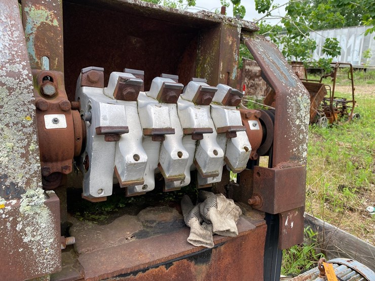 #1579-•-wood-chipper-with-electric-motor-image-10