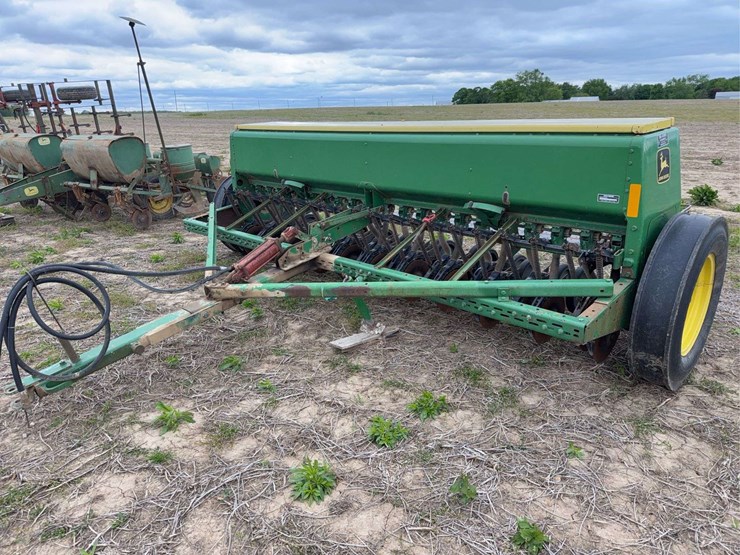 john-deere-8200-image-1
