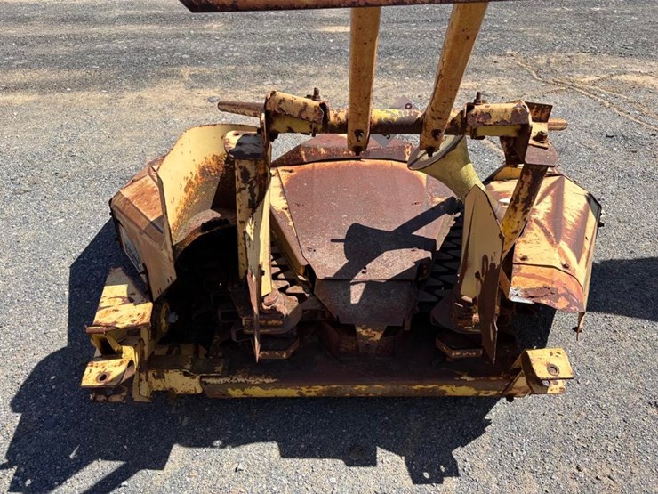 new-holland-824-image-8