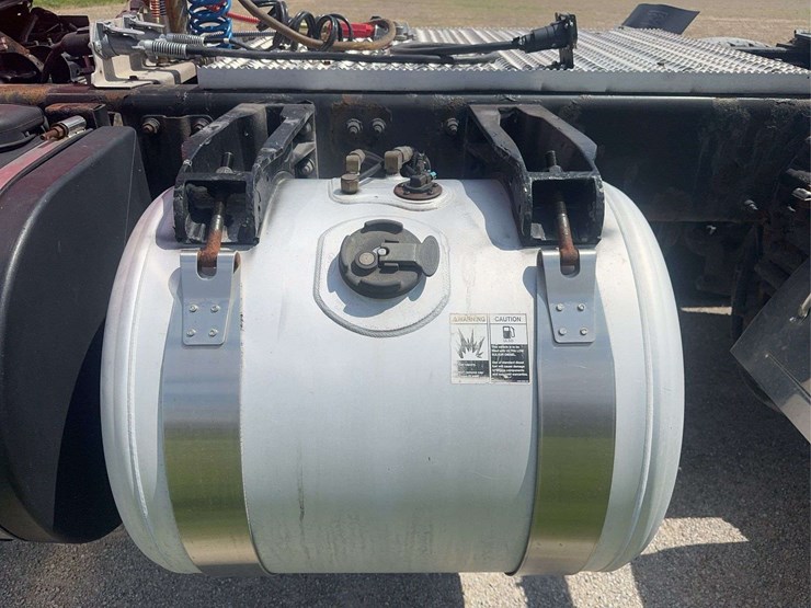 peterbilt-579-image-46