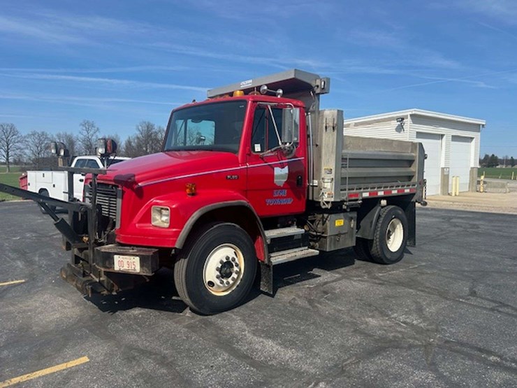 2002-freightliner-fl80-image-1