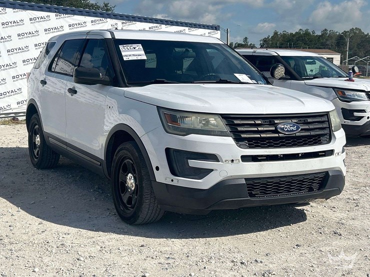 2016-ford-explorer-image-4