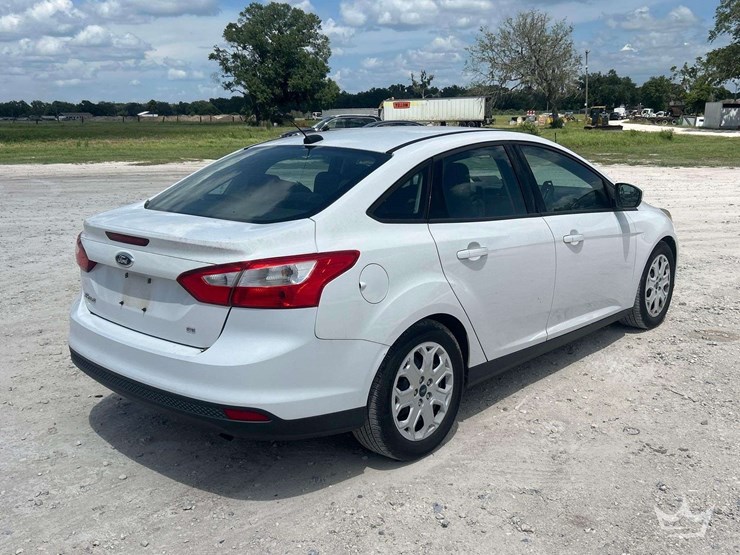 2012-ford-focus-sedan-image-3
